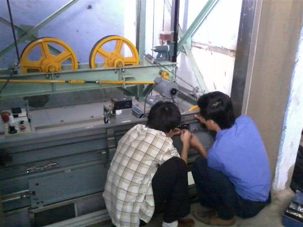 Nghiệm thu thang máy tại kho nguyên liệu nhà máy thuốc lá Khatoco Khánh Hòa (31/12/2011)